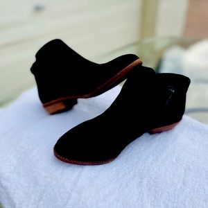 Gianni Bini black Suede booties. Size 7